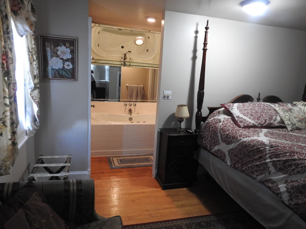Deluxe Room, Private Bathroom (The Retreat) photo 3