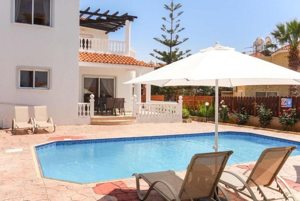 Villa photo 1