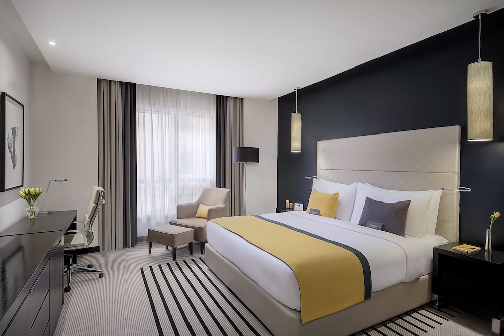 Grand Room, 1 King Bed, Non Smoking, City View - Photo 11