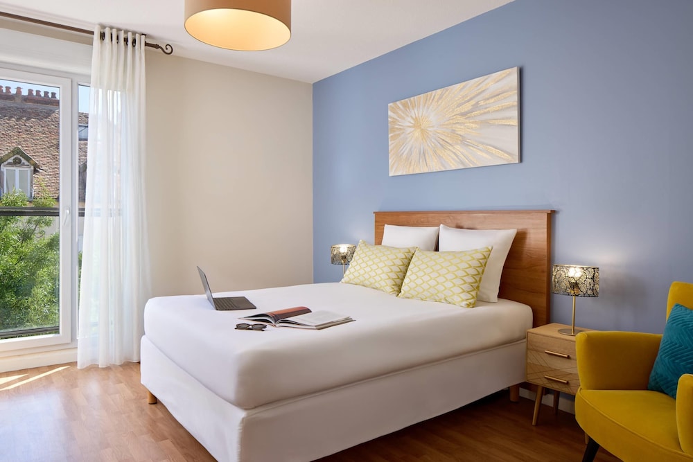 Apartment, 1 Queen Bed, Non Smoking (Upgrade)