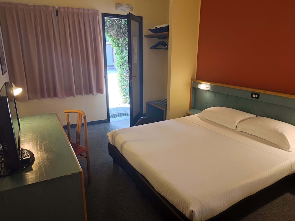 Economy Double Room photo 1