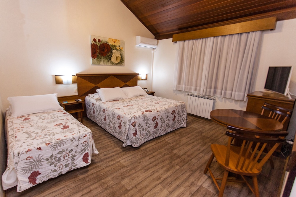Deluxe Triple Room photo 3