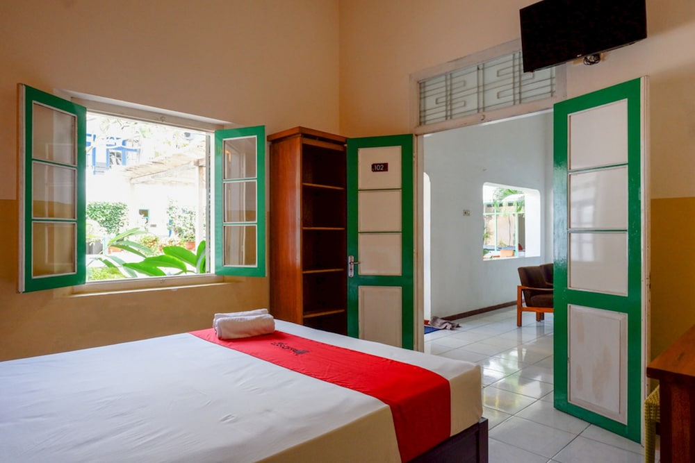 Deluxe Room (Reddoorz) - Photo 5