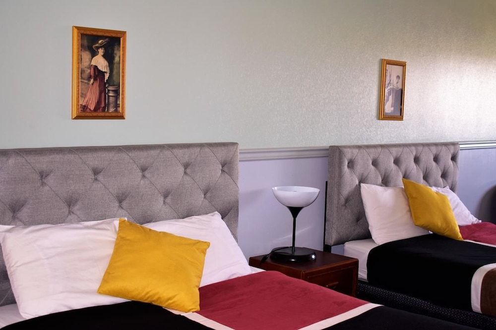 Basic Room, 2 Queen Beds photo 2