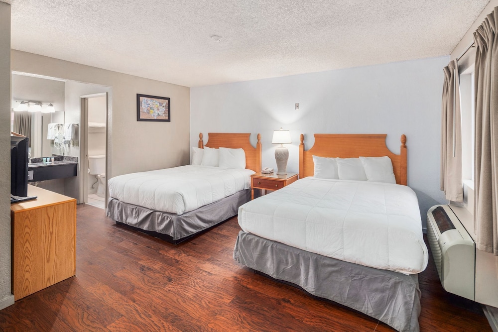 Suite, 2 Queen Beds - Photo 1