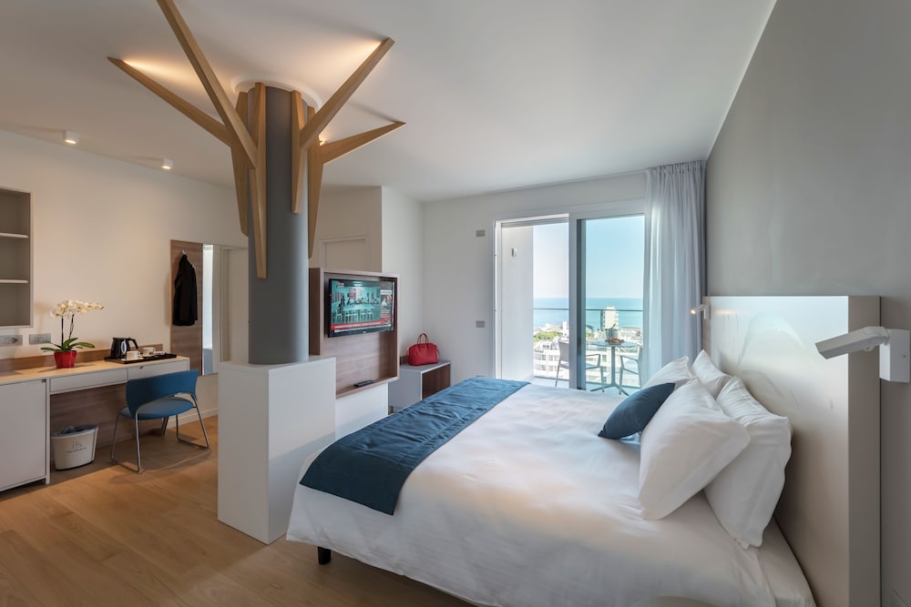 Deluxe Room, Tower