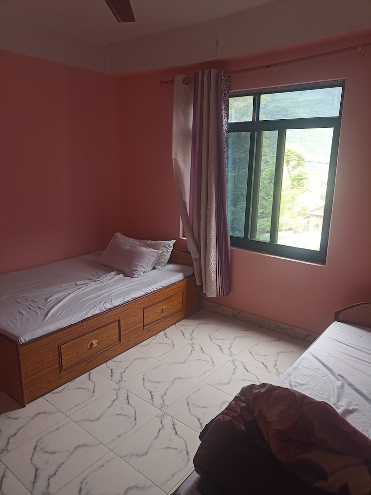Basic Double Room photo 2