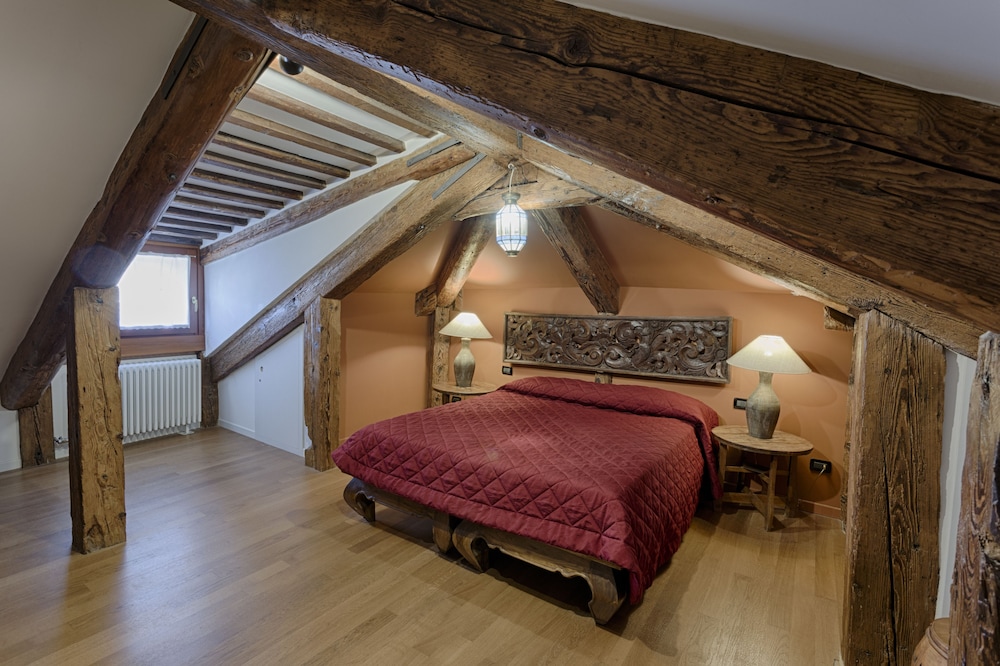 Standard Double Room (Attic) photo 2