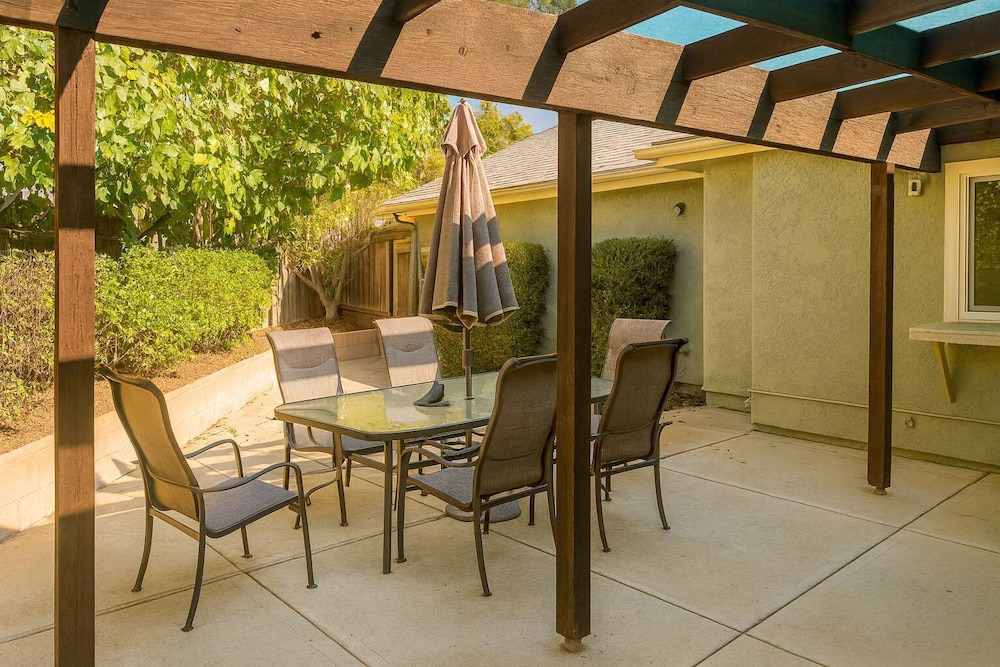 Mid-century Ojai Escape Hot Tub Serene Garden, 写真 9