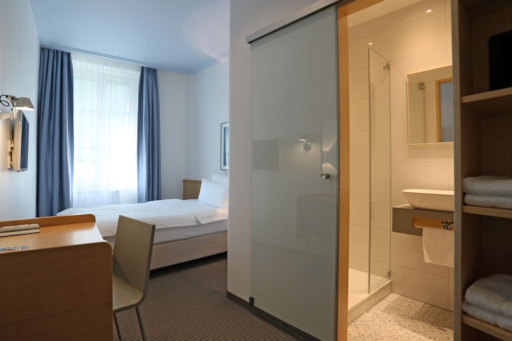 Cosy single room thumbnail 5