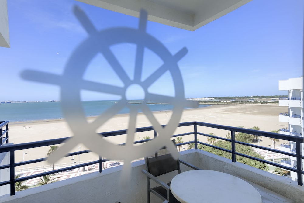 Family Room, Sea View (2 Adults and 2 Child) photo 3