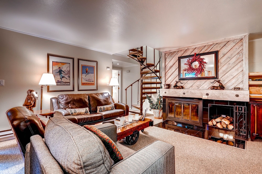 Condo, 3 Bedrooms, 2 Bathrooms photo 1