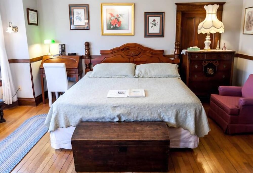 Room (Friendly City Suite) photo 3