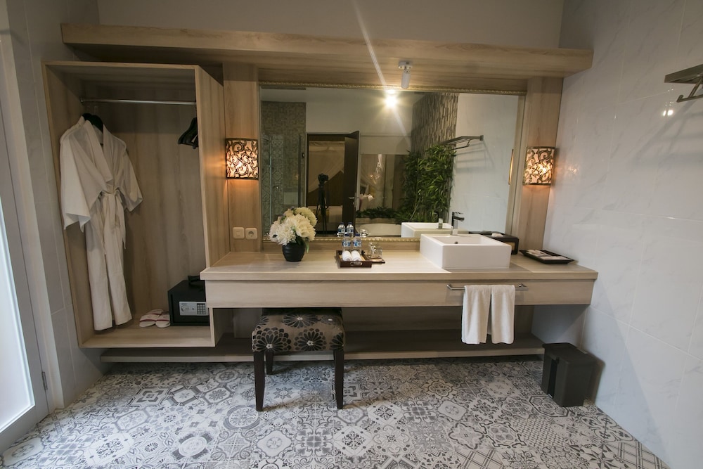 Royal Villa photo 3