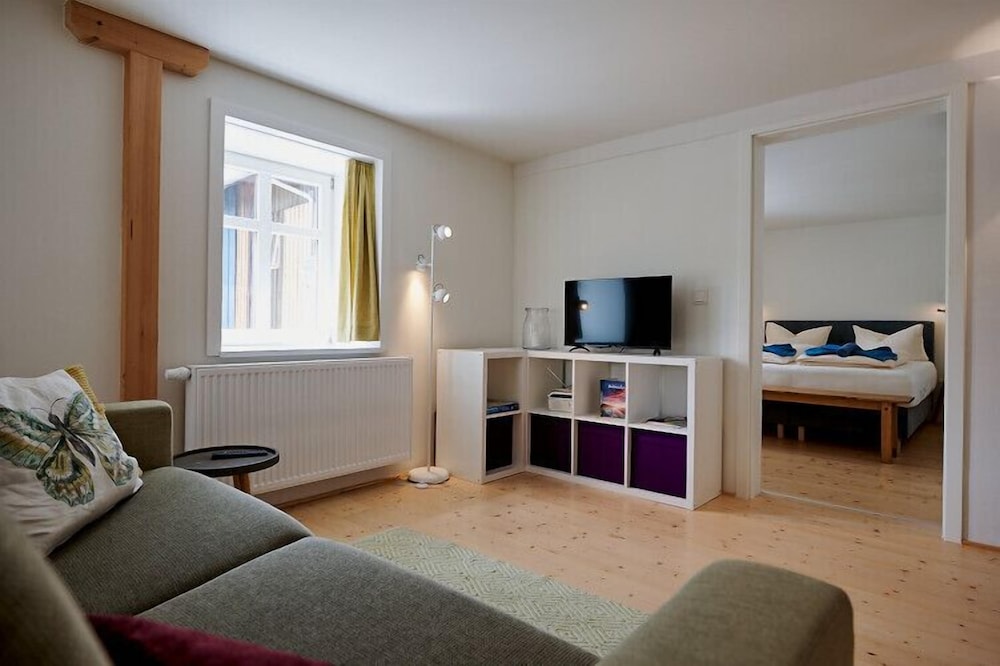 Basic Condo photo 3