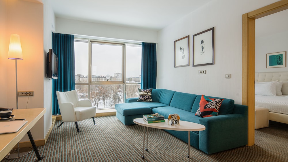 Suite, 1 King Bed, Non Smoking - Photo 3