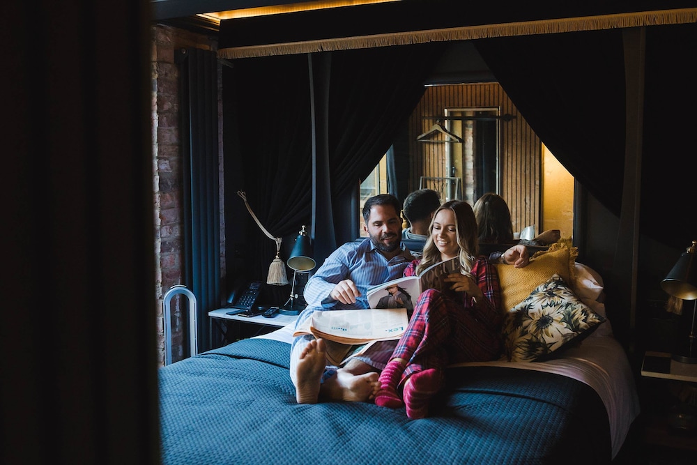 Luxury Room, Hot Tub (Sir Joseph Terry)
