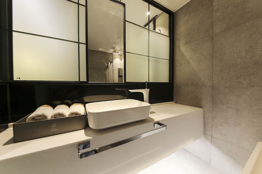 Deluxe Room - Photo 14