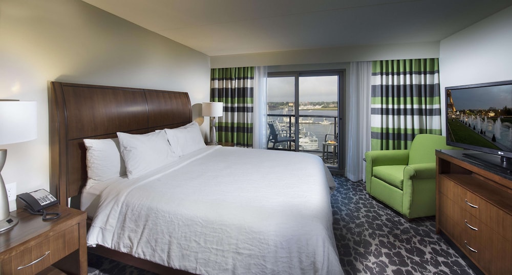 2 Bedroom Suite (1 King & 1 Queen), Balcony, View