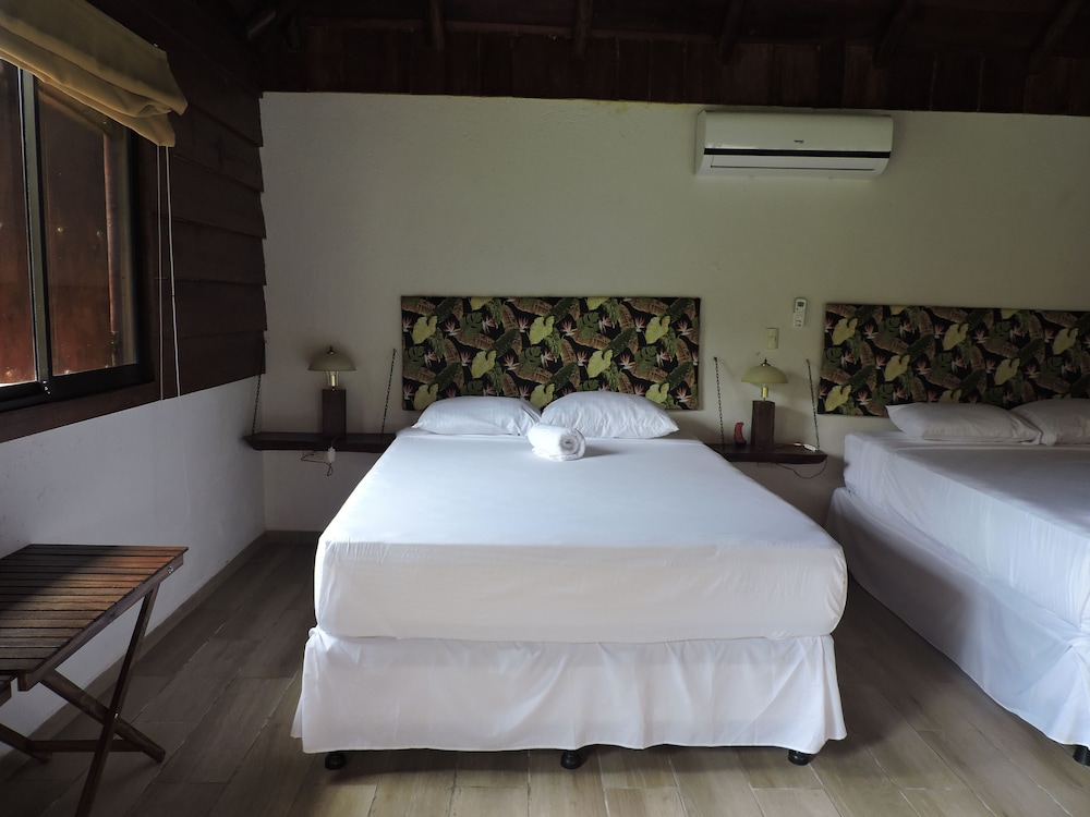 Deluxe Bungalow, 2 Queen Beds (Roble) photo 2
