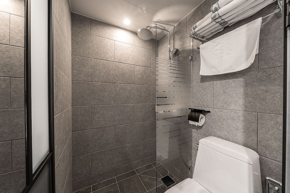 Standard Double Room - Photo 10
