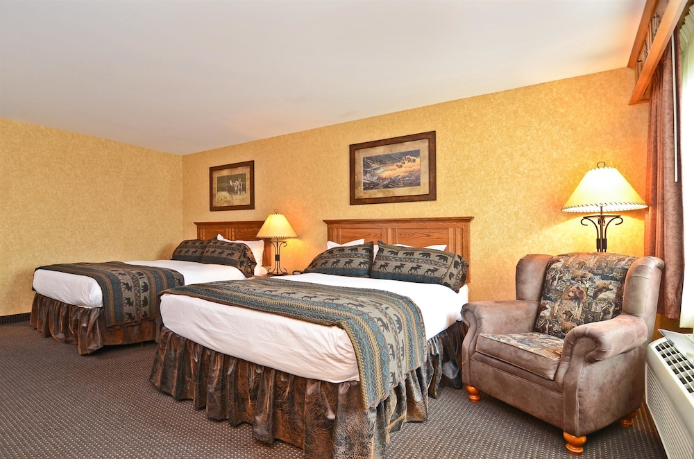 Standard Room, 2 Queen Beds, Non Smoking, Refrigerator & Microwave - Photo 2