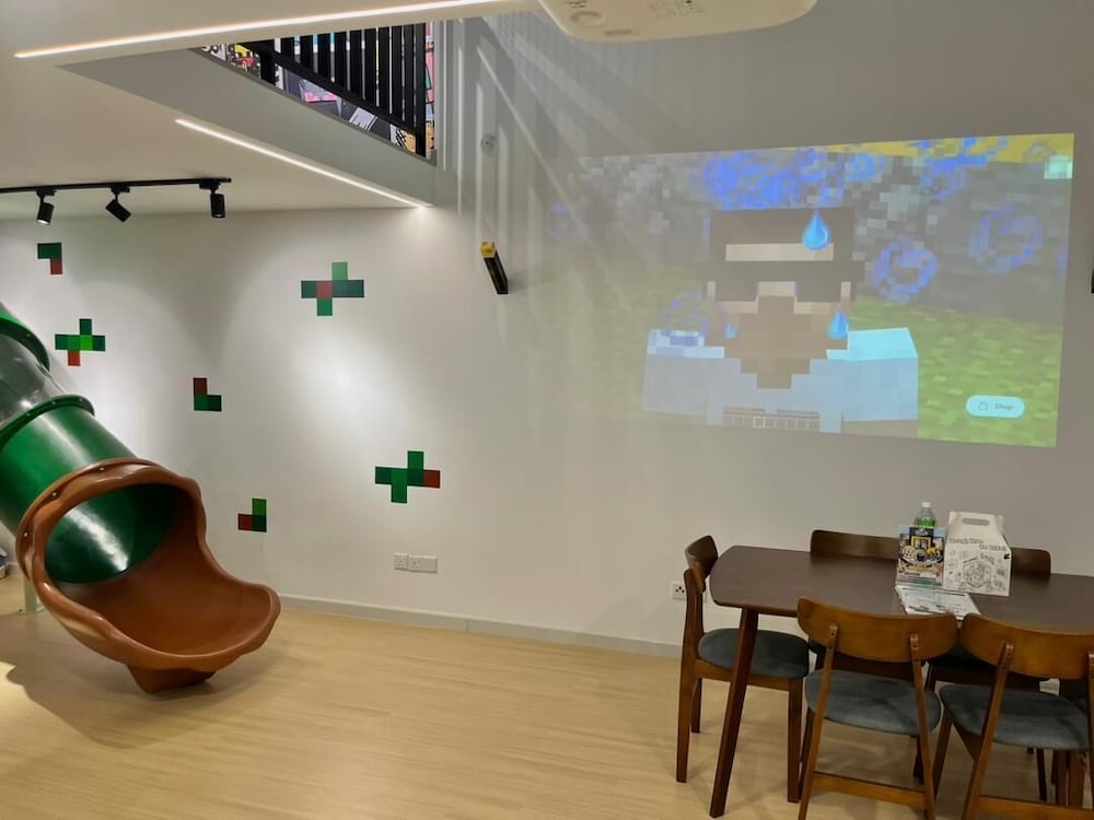 Minecraft Theme Near Legoland - Photo 12
