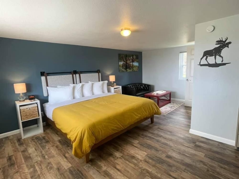 Comfort Single Room, 1 King Bed, Private Bathroom, Bay View