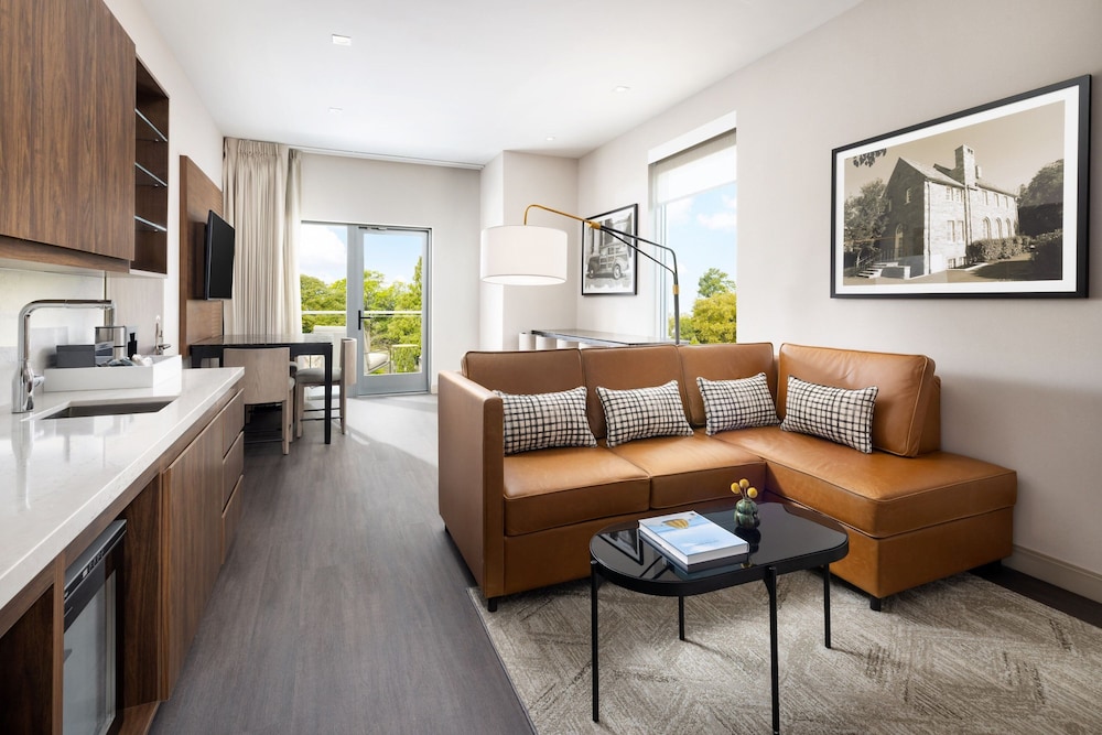 Suite, 1 King Bed