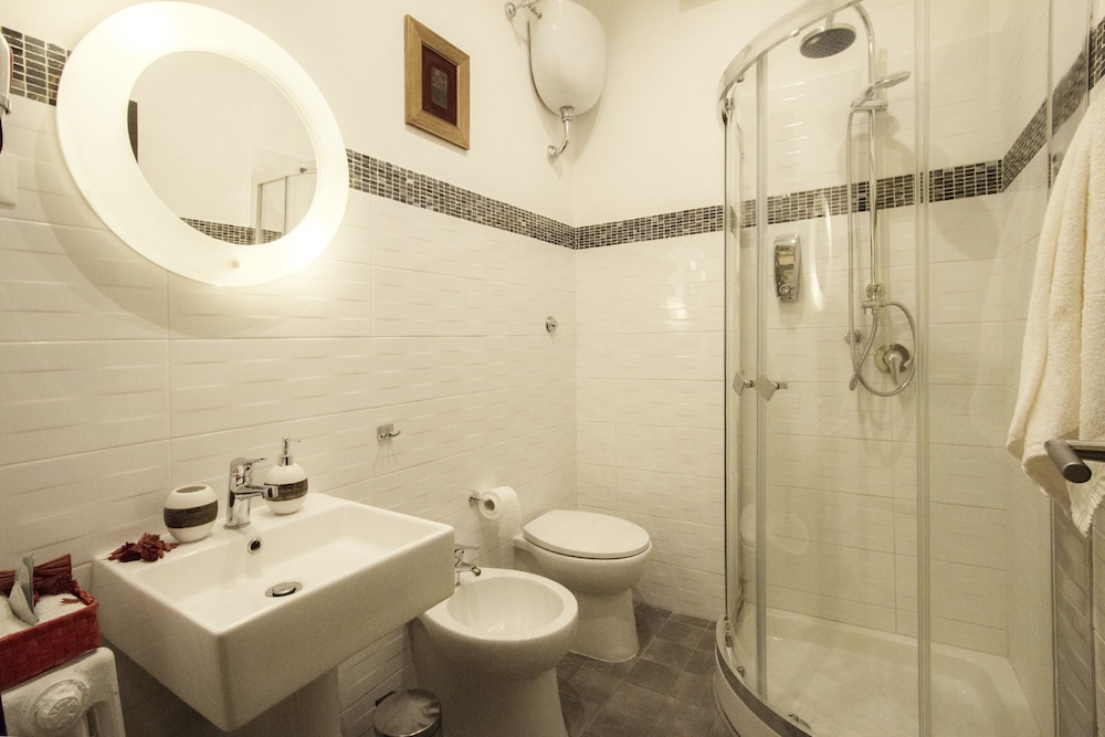Deluxe Double or Twin Room (Private External Bathroom) photo 2