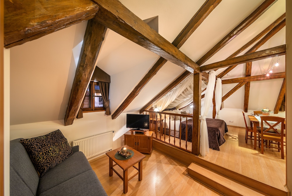 Honeymoon Suite, 1 Bedroom (2 Attic) photo 3