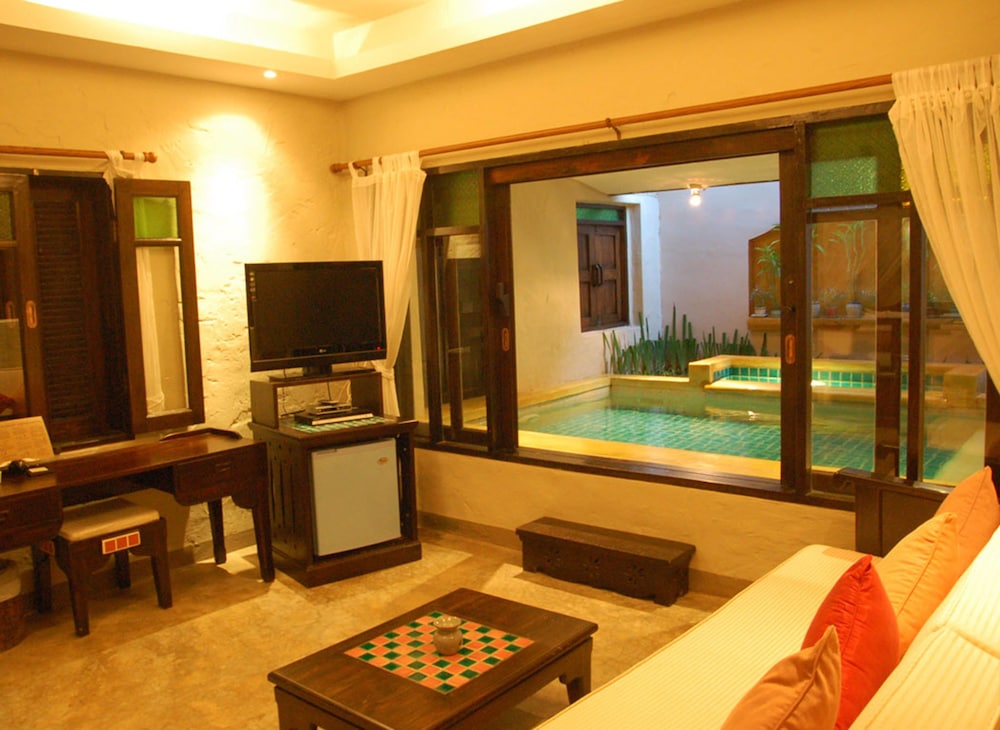 Romantic Villa with Jacuzzi photo 2