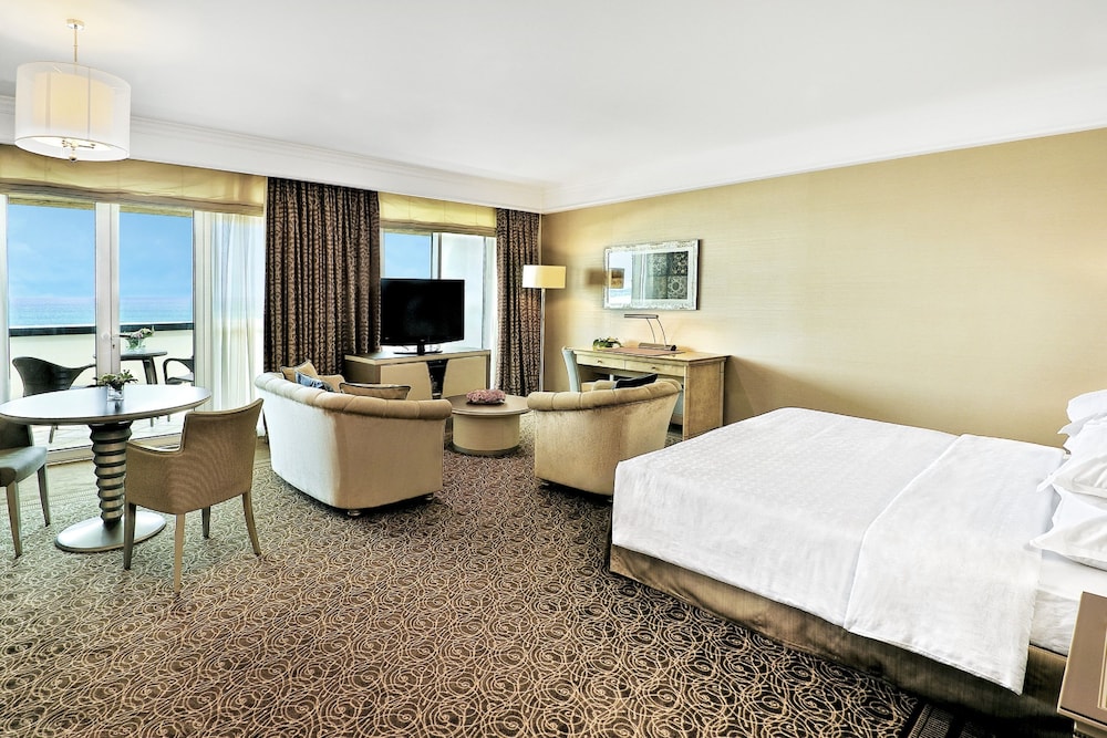 Executive Suite, 1 King Bed, Balcony, Sea View - Photo 2