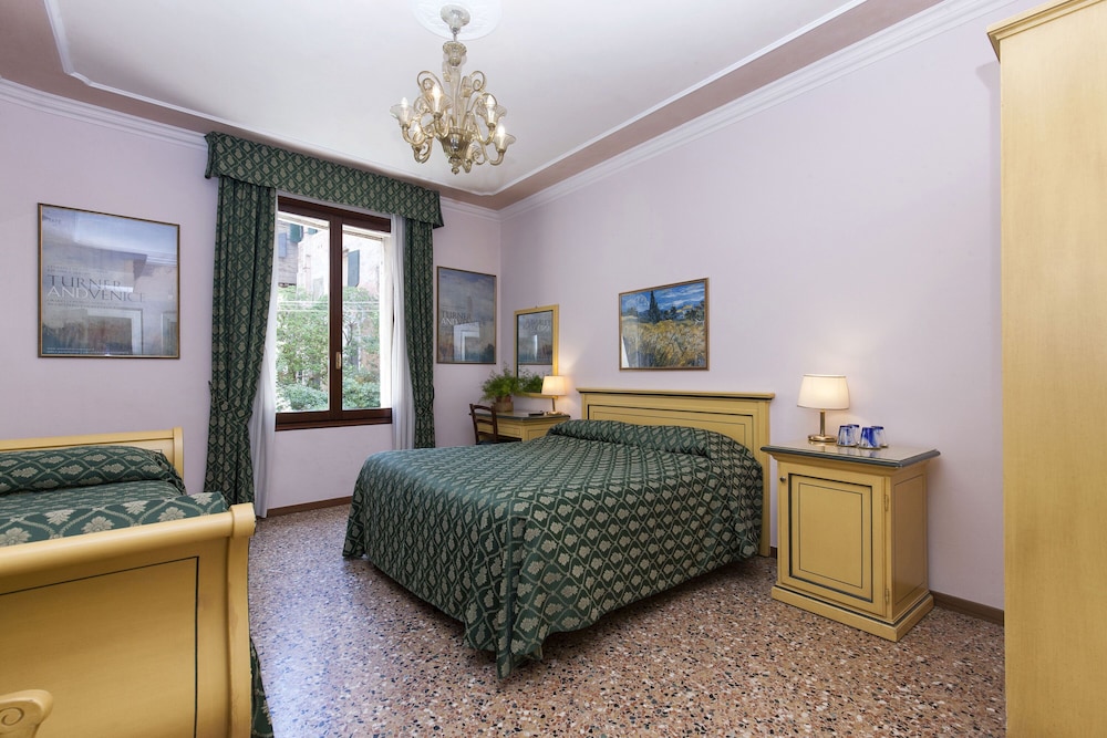 Deluxe Quadruple Room photo 1