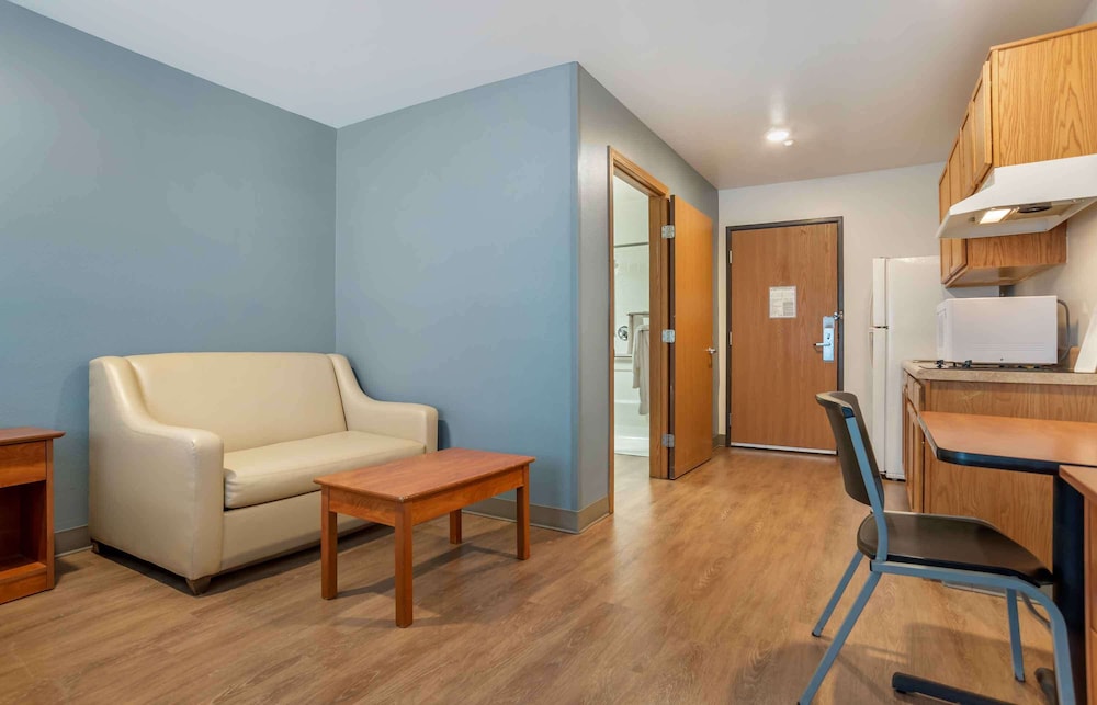Deluxe Studio, 1 Double Bed with Sofa bed, Non Smoking, Refrigerator & Microwave photo 3