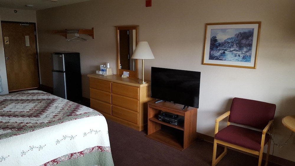 Standard Room, 1 King Bed, Non Smoking photo 3