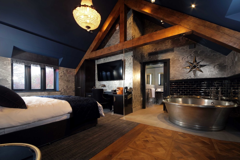 Premier Double Room, 1 King Bed photo 2