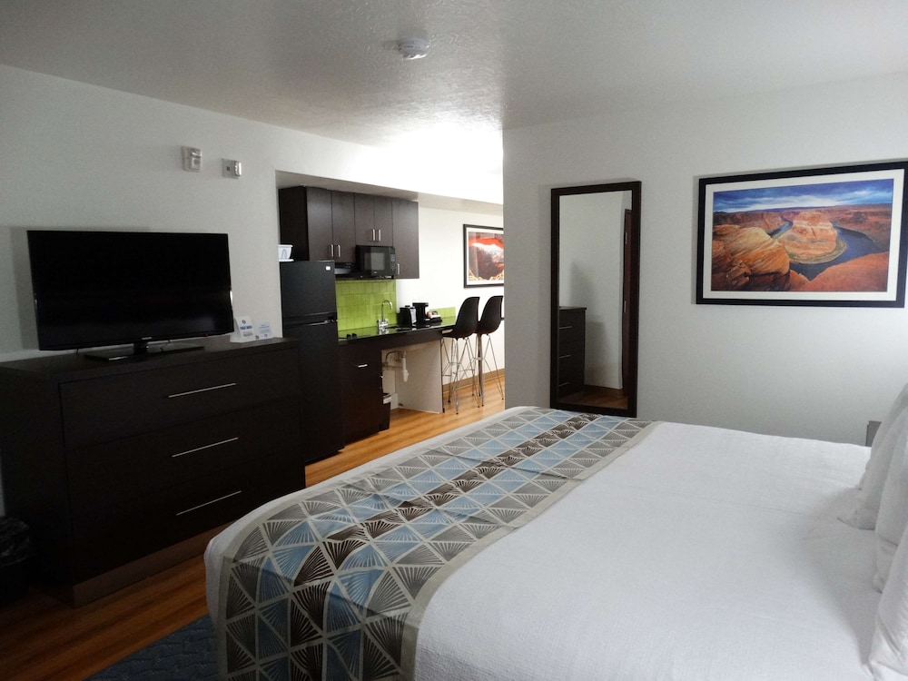 Standard Room, 1 King Bed, Accessible, Kitchen (Full Kitchen) photo 1