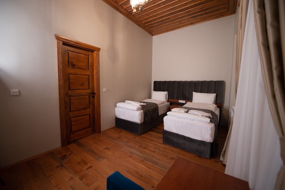 Standard Twin Room, 2 Twin Beds - Photo 7
