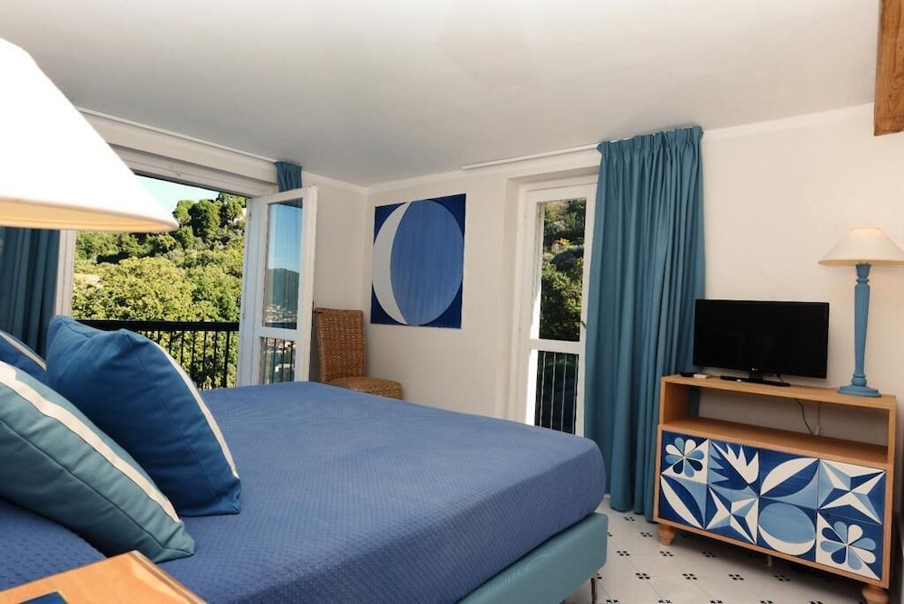 Standard Double or Twin Room, Hill View photo 3