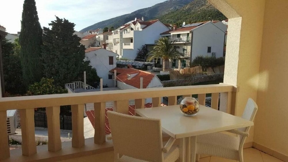 Apartment (Lemar - parking and barbecue - A5 YEL)