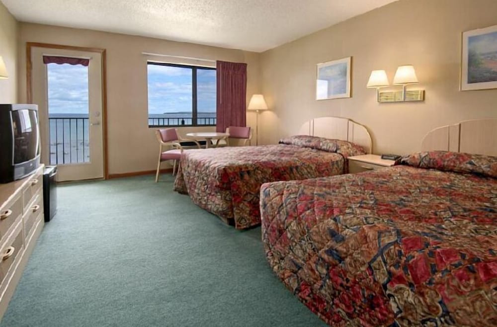 Deluxe Room, 2 Queen Beds, Patio Or Balcony, Lakeside photo 1