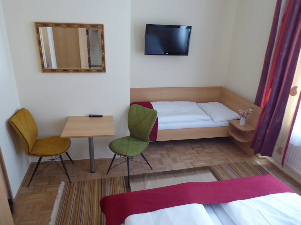 Triple Room - Photo 12