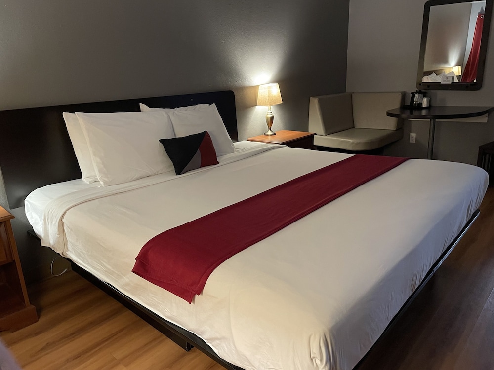 Suite, 1 King Bed (Executive Suite) photo 2