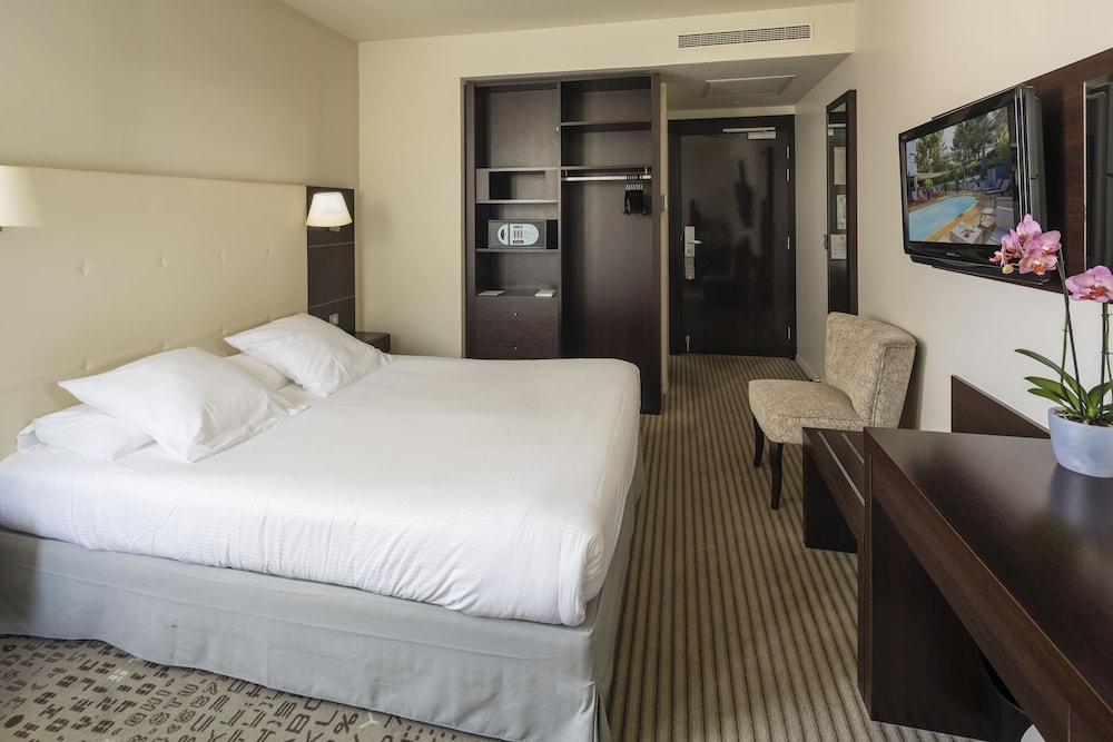 Superior Room, 1 Queen Bed, Garden View photo 3