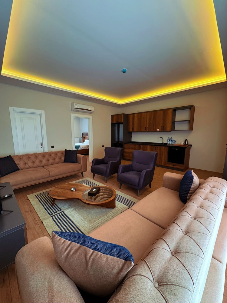 Honeymoon Room photo 1