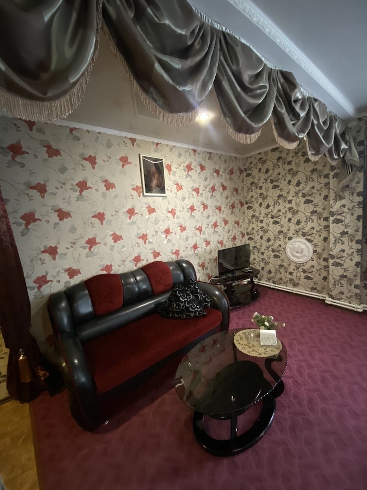 Deluxe Room, 1 King Bed photo 2