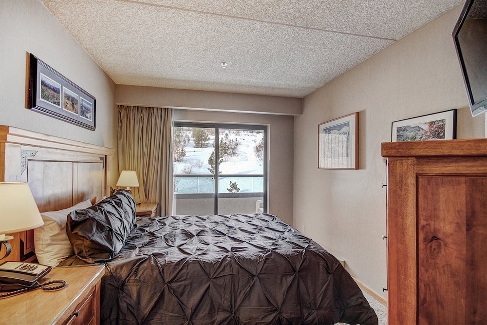 Condo (1bd_Br_4308)