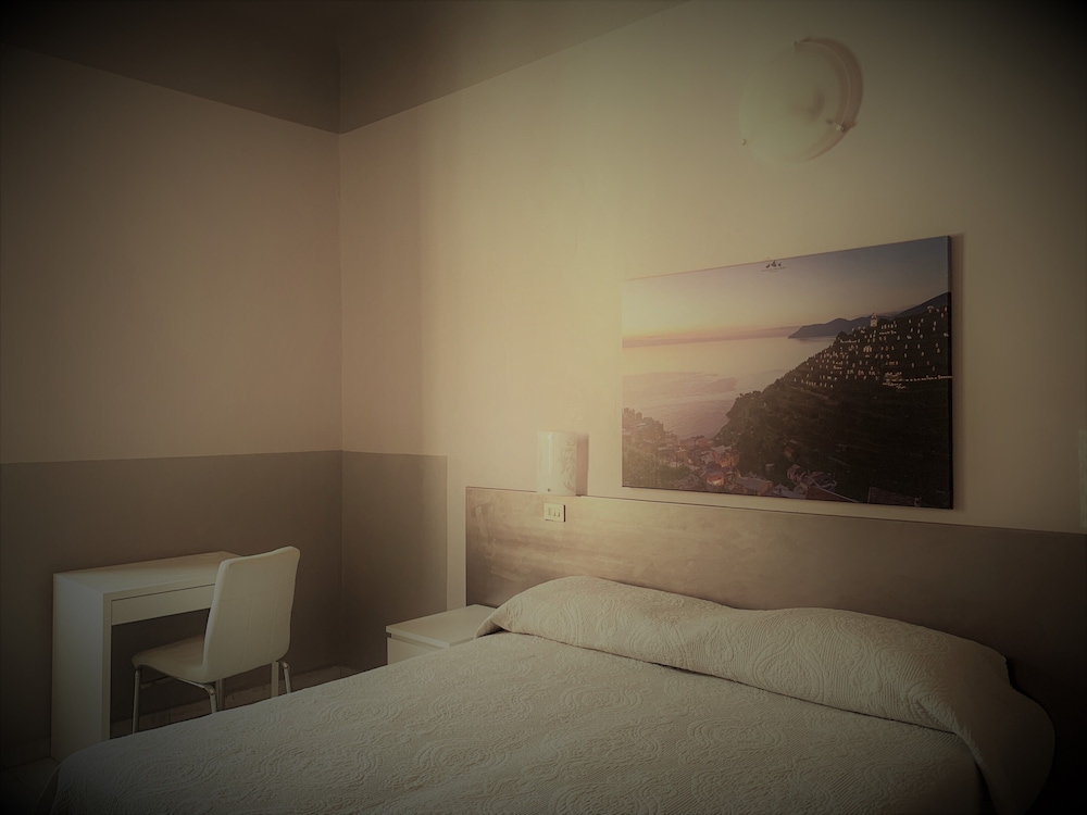 Double Room - Photo 8