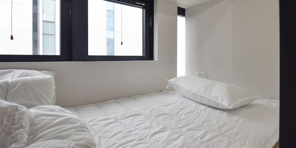 Basic Shared Dormitory, Men only